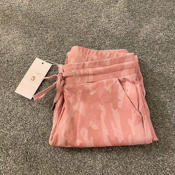 BuffBunny 2019 Collection Jasmine Jogger in Mauve Camo (BNWT) - Picture 4 of 10